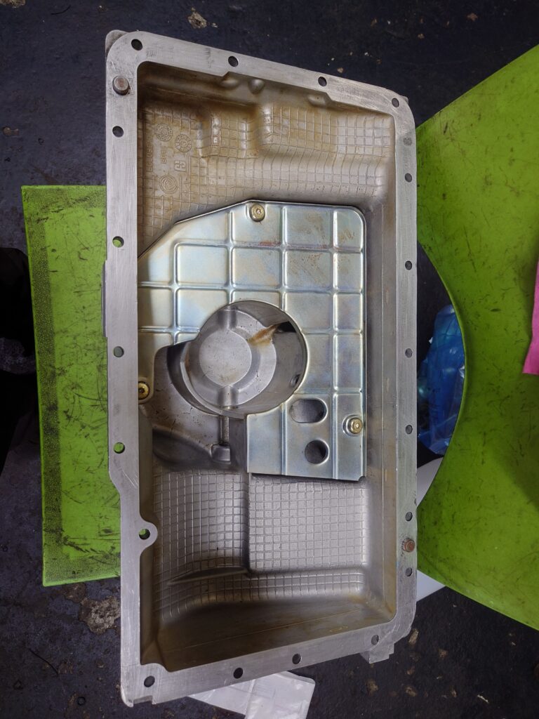 Silnik 3.2 V6 Busso podczas remontu