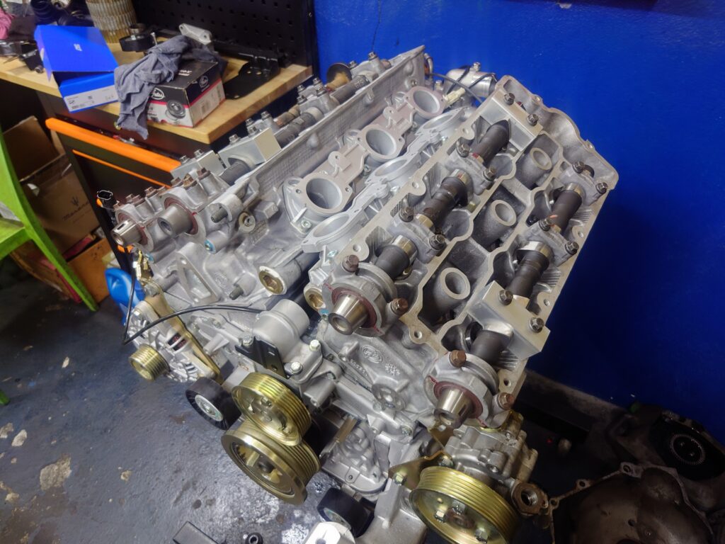 Silnik 3.2 V6 Busso podczas remontu