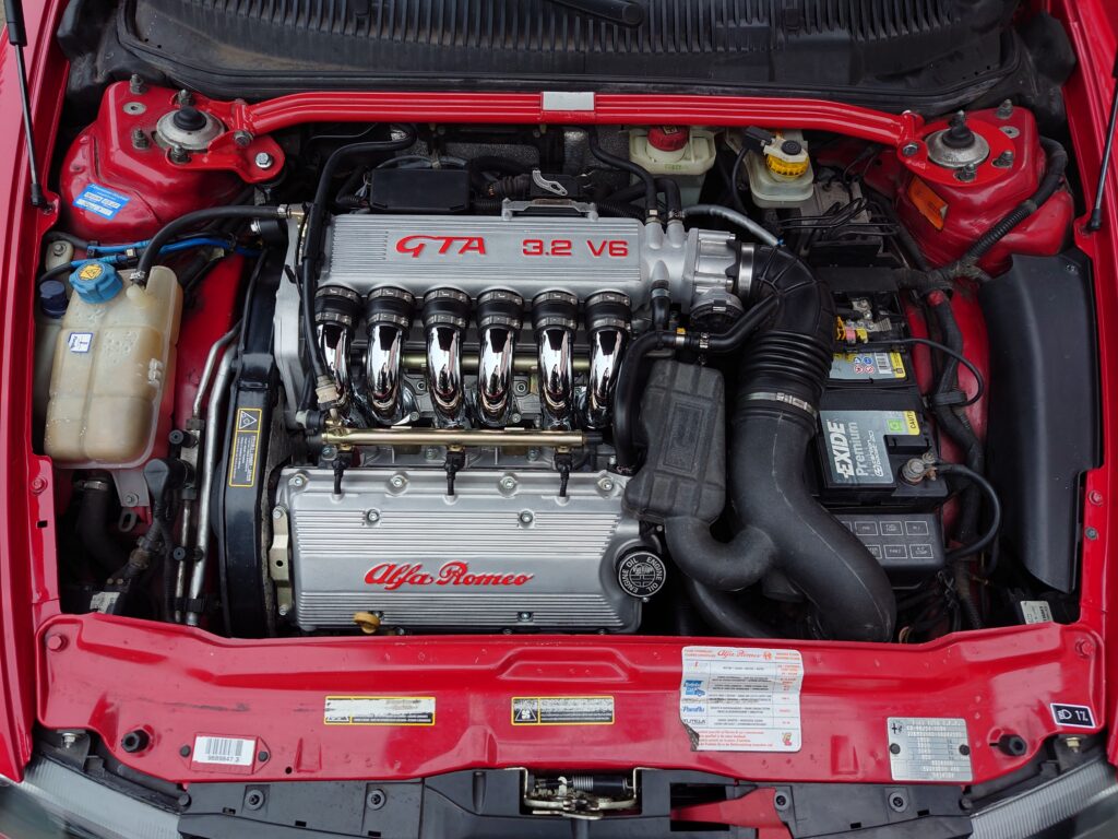 Komora silnika Alfy Romeo 156 GTA 3.2 V6