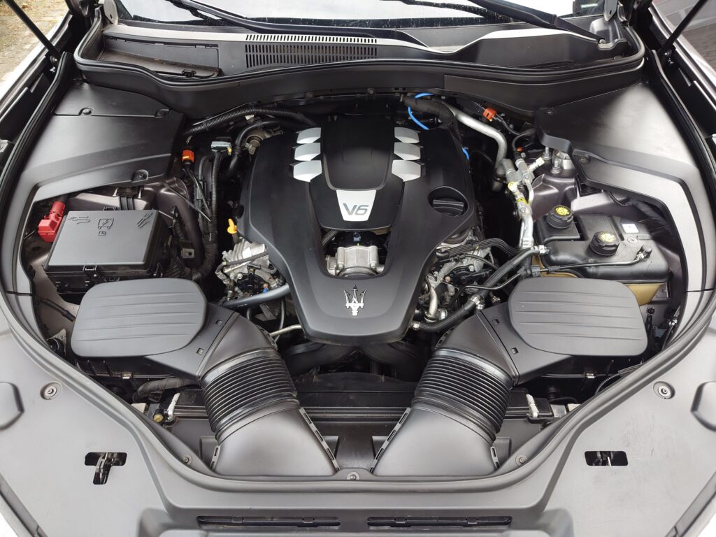 Komora silnika Maserati Levante po zakończeniu prac