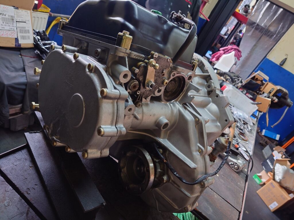 Skrzynia automatyczna ZF 4HP18QE podczas remontu