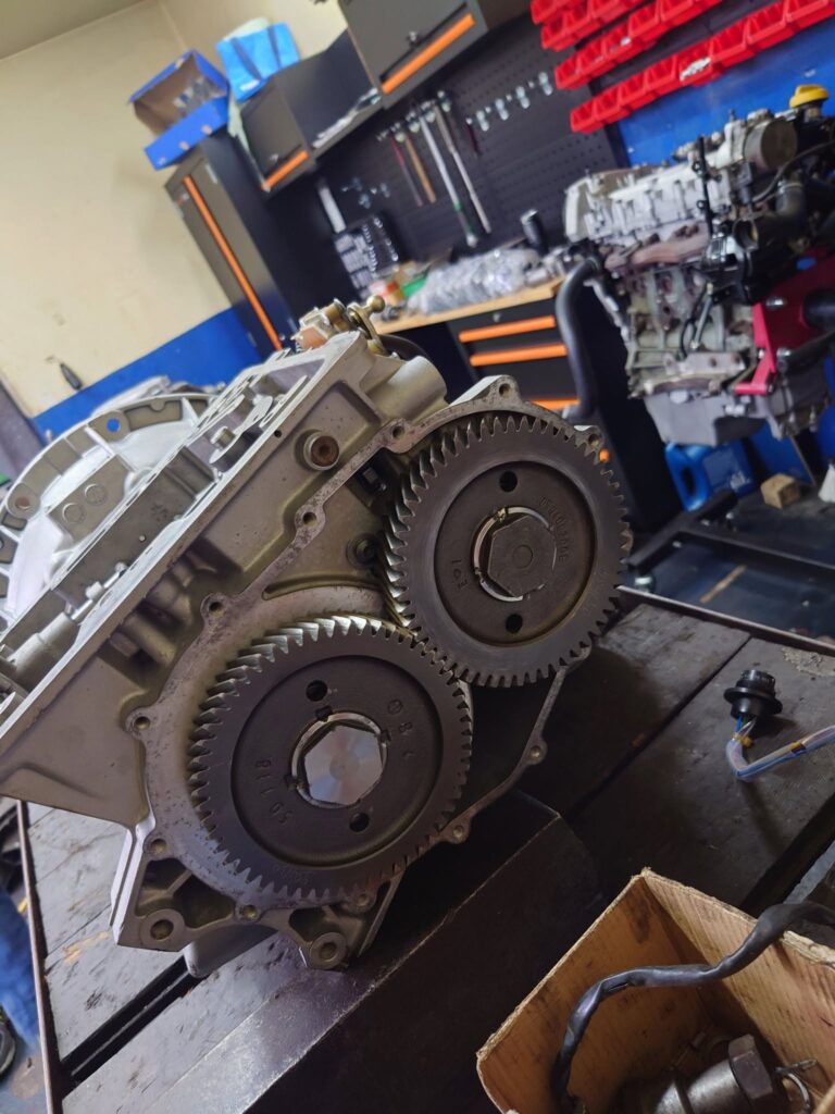 Skrzynia automatyczna ZF 4HP18QE podczas remontu