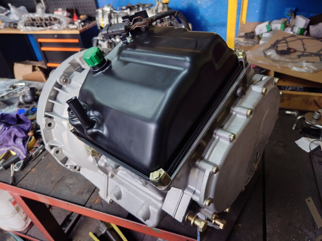 Skrzynia automatyczna ZF 4HP18QE podczas remontu